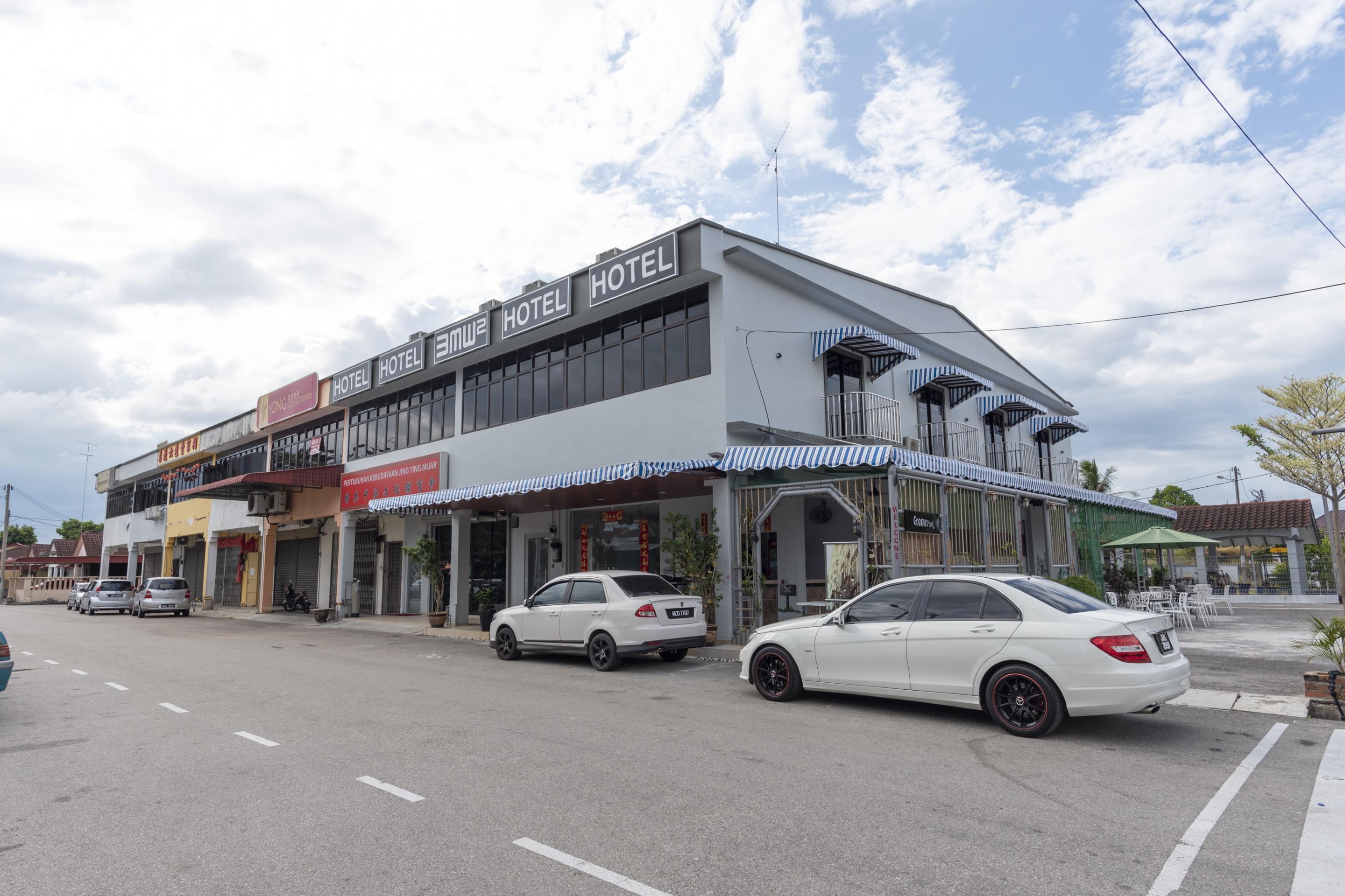 Oyo 778 Bmw 2 Hotel Muar Extérieur photo